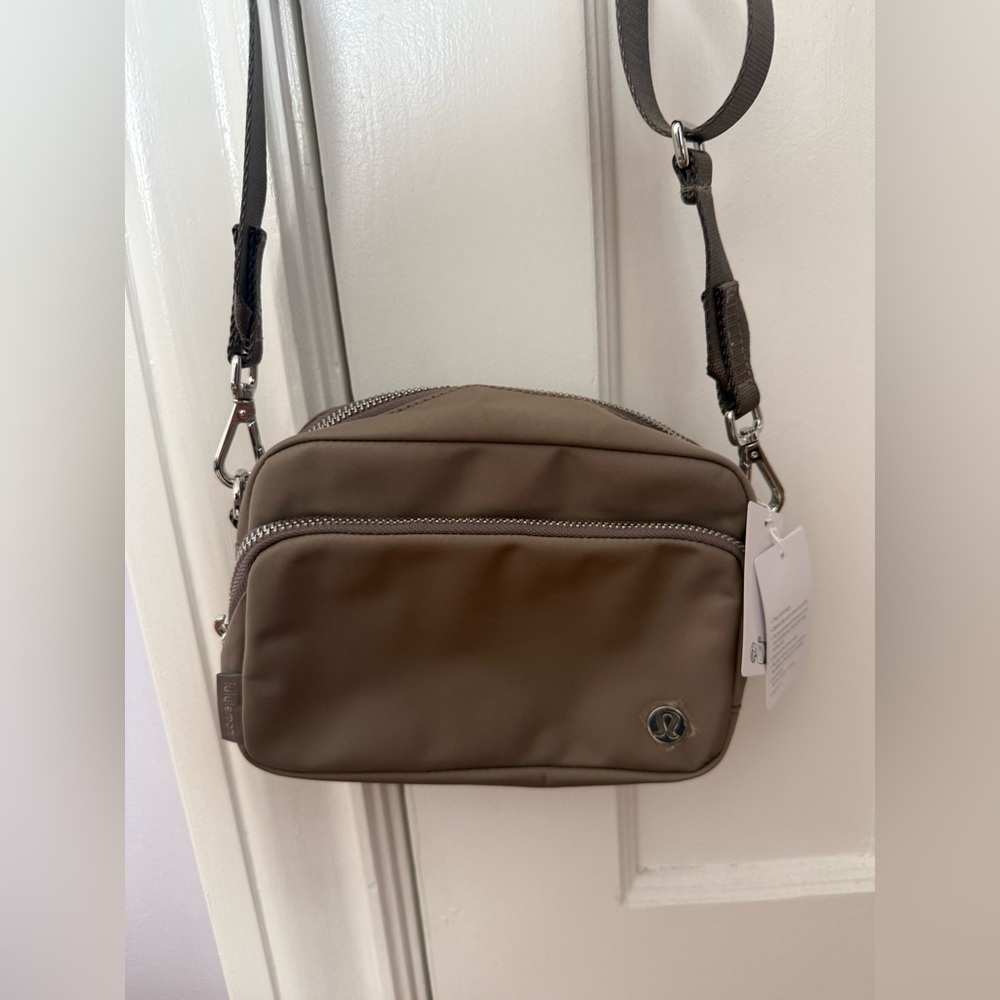 Lululemon Everywhere Crossbody Bag 2L